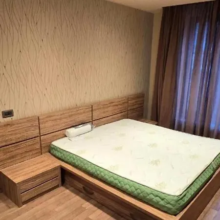 Fara Vecini, Liniste Apartment