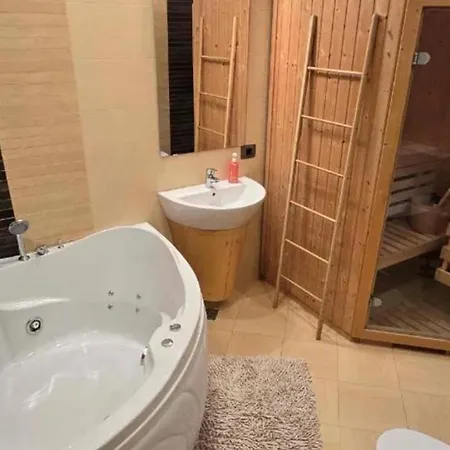 Fara Vecini, Liniste Apartman *